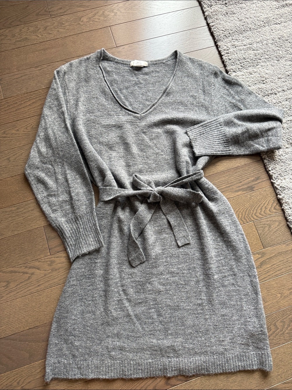 Cozy Gray V-Neck Long Sleeve Belted Knit Dress